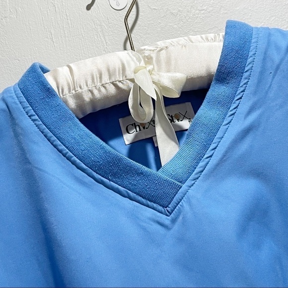 CHIX WITH STIX Women’s Blue Golf V-Neck Water Resistant Wind Breaker - Picture 4 of 8